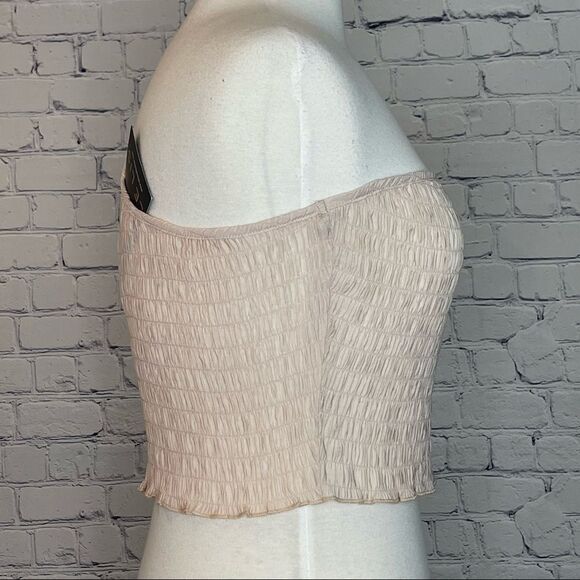 Le Lis Smocked Crop Top - Picture 4 of 6